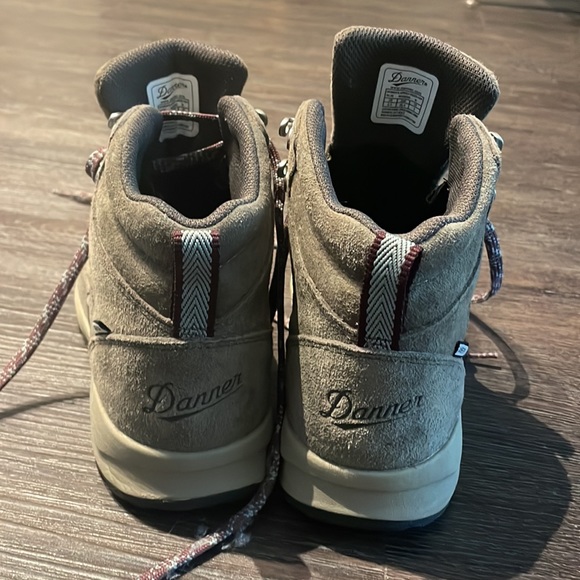 Danner women’s Adrika Hiker Ash hiking boots - Picture 9 of 10